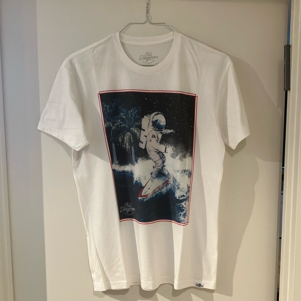Short sleeve mens printed t-shirt. Size Medium. Made in USA. 60% cot- 40% poly.